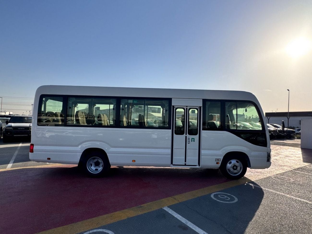 Toyota Coaster 2026 TOYOTA COASTER HIROOF 4.0L DIESEL M/T 22 SEATER 3PELR LUGGAGE RACK BRAND NEW 0KM