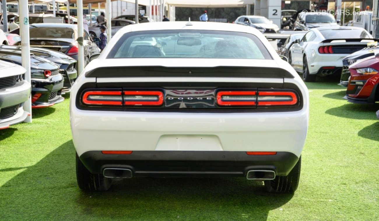 دودج تشالينجر Challenger SRT Scat Pack V8 2018/Original Airbags/Low Miles/Excellent Condition