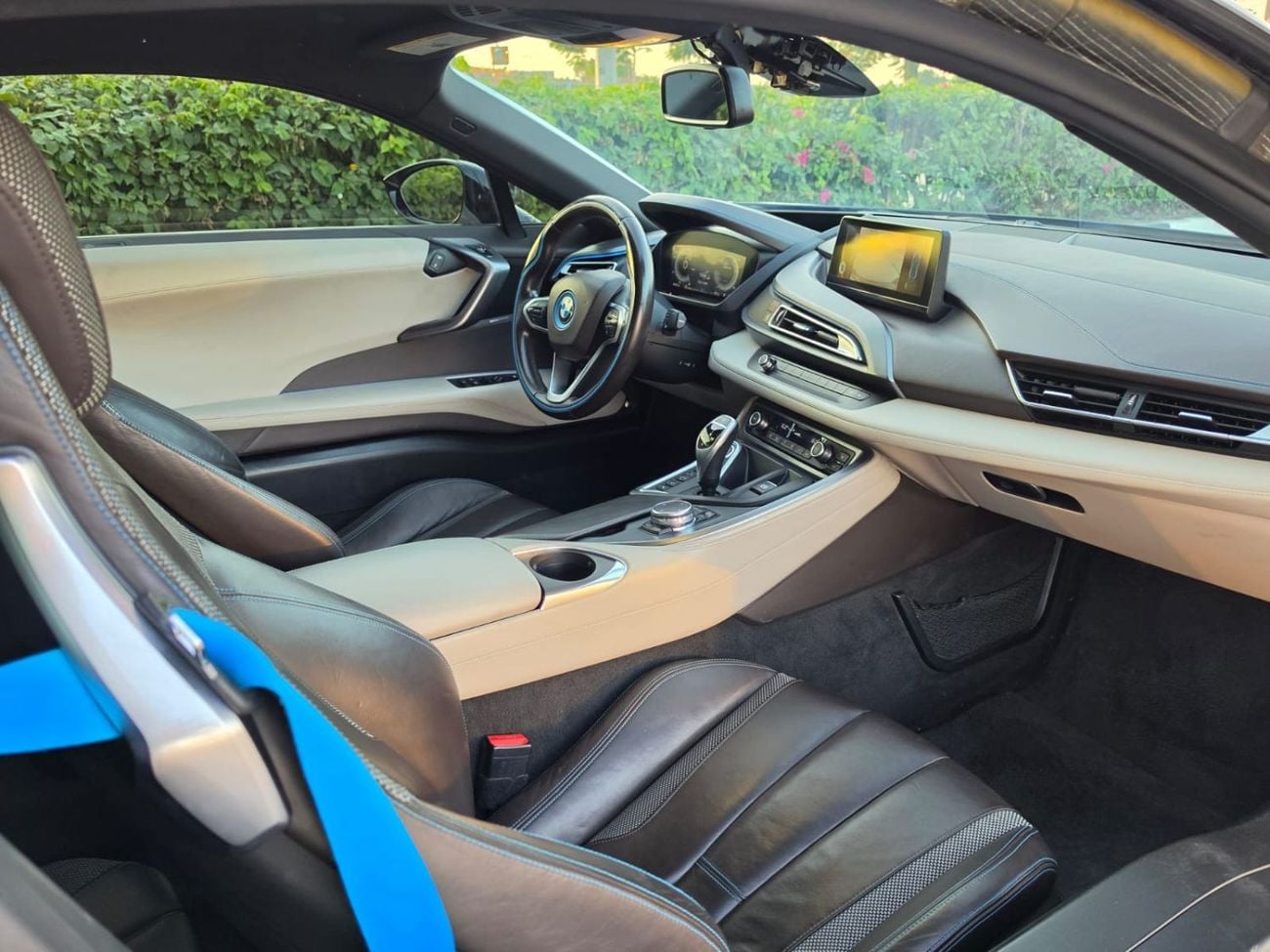 BMW i8 STD BMW i8 Coupe 2015 | Plug-in Hybrid | futuristic Design
