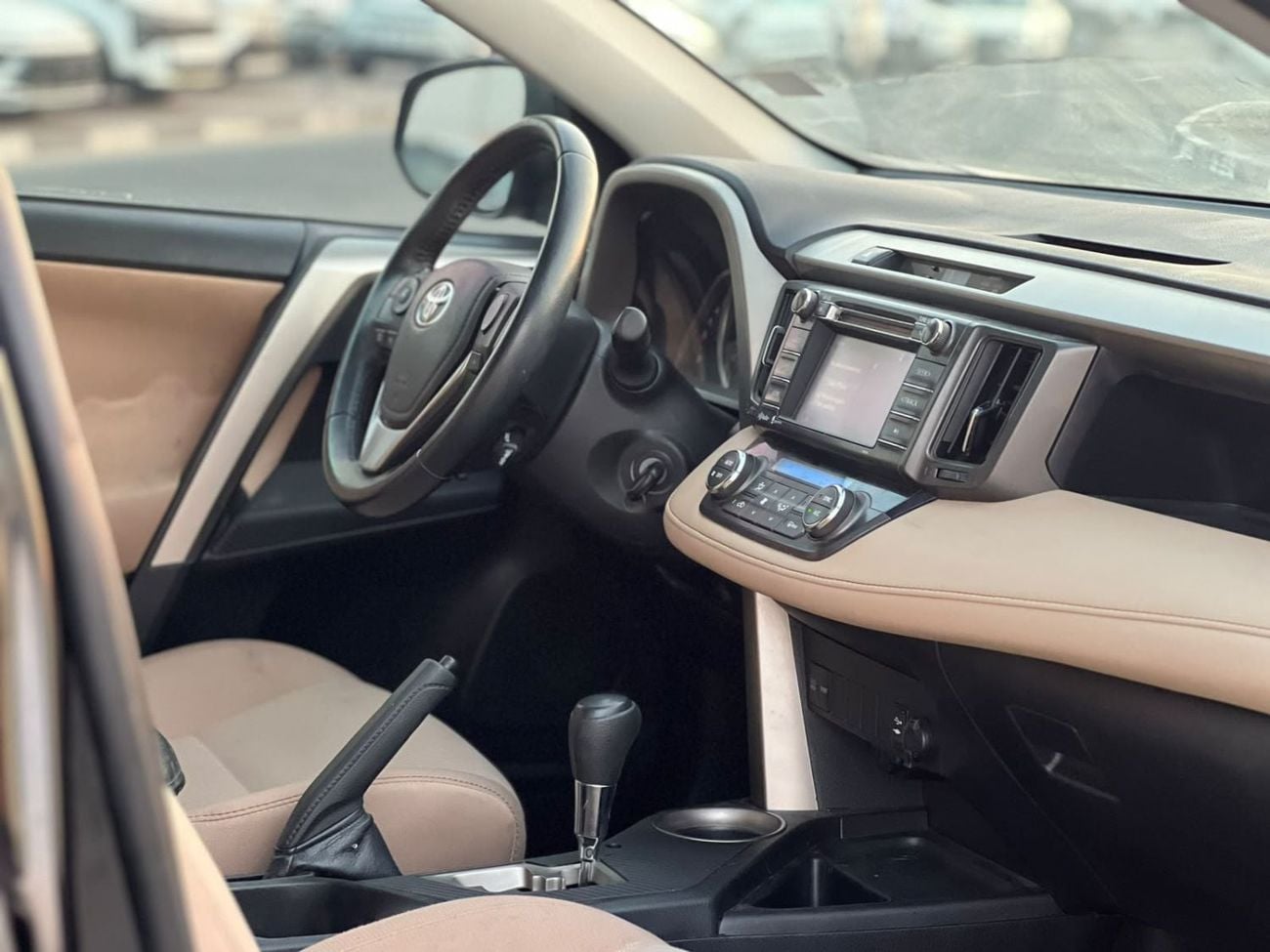 Toyota RAV4  2014 Toyota Rav4 XLE Full Option 2.5L V6 - Sunroof  Rear Camera - Rims
