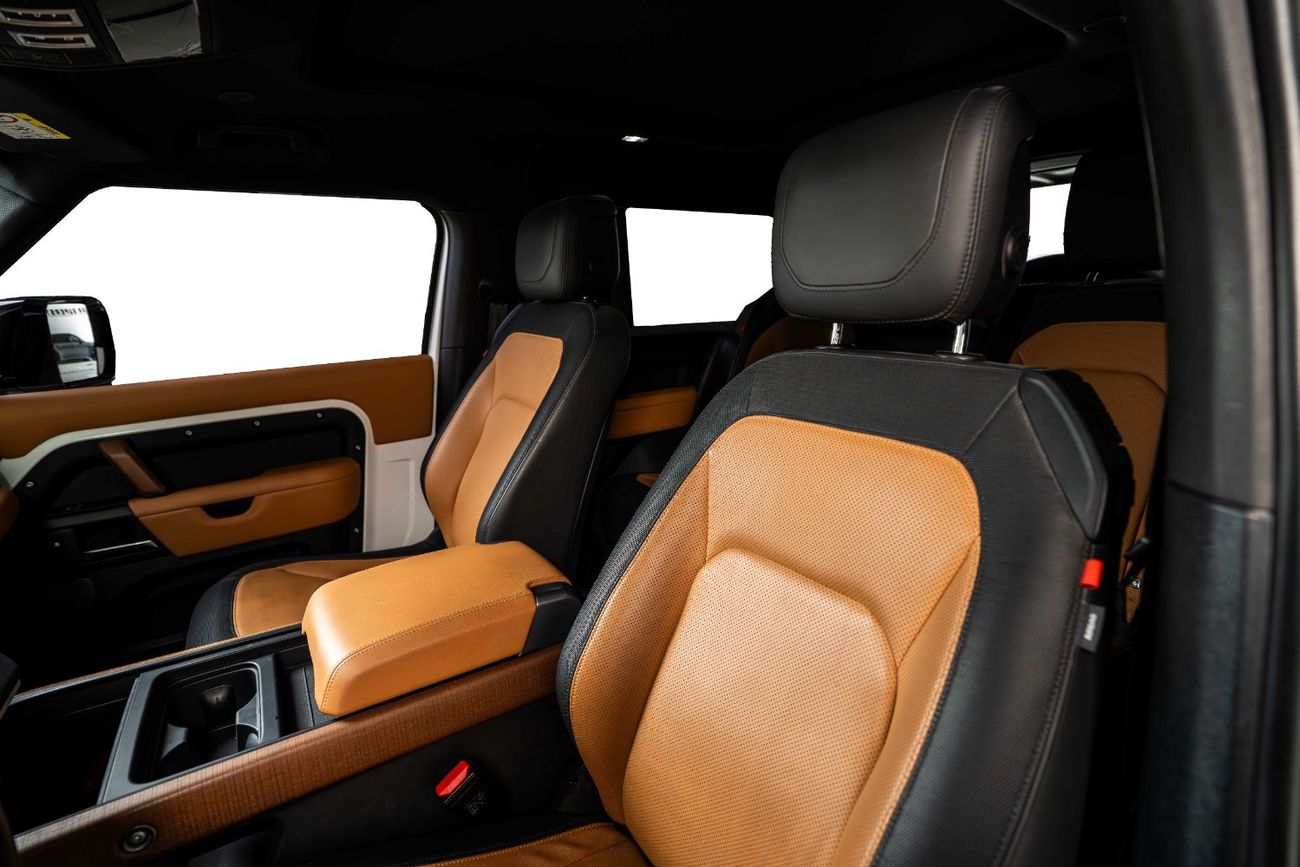 Land Rover Defender 90 X-Dynamic S P300 2.0L GCC-Al Tayer Warranty-Full Service History-Black Package