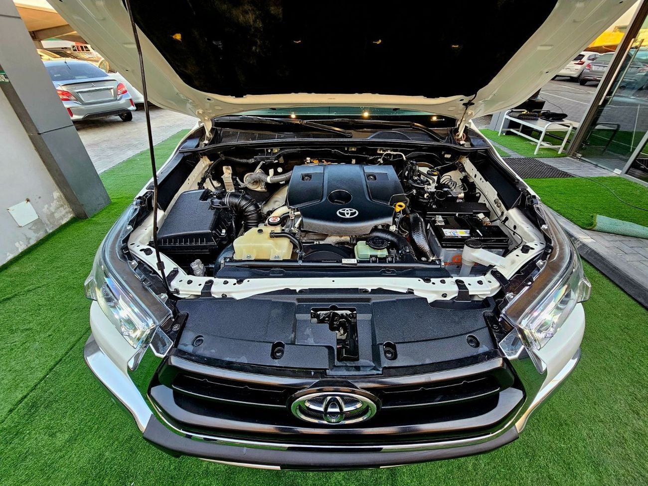 تويوتا هيلوكس SGLX HILUX DIESEL / AUTOMATIC / WIDE BODY/ AUTO WINDOWS / FULL OPTION