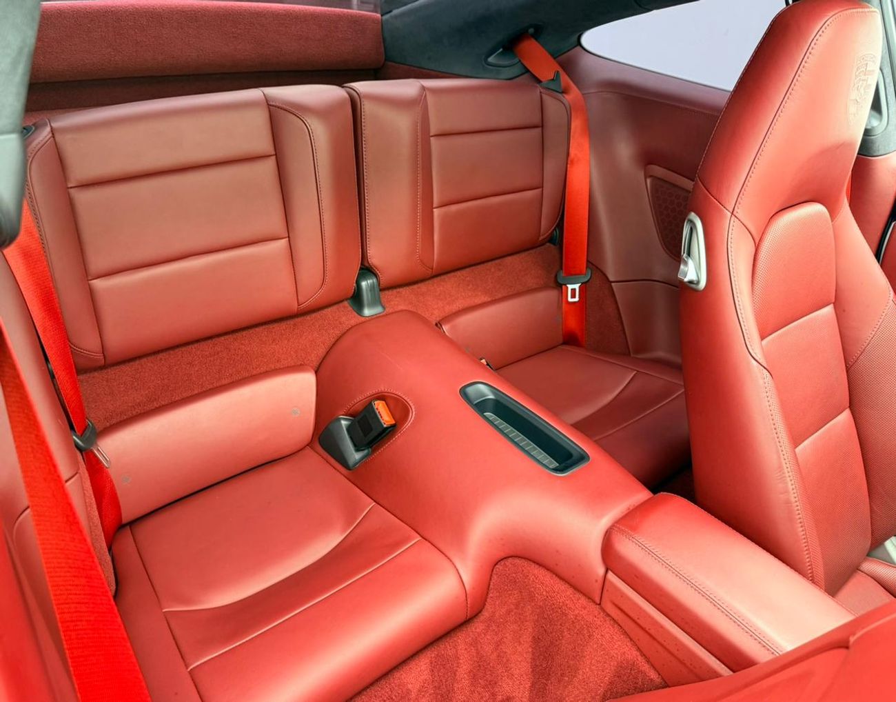 بورش 911 CARRERA بورش 911 كاريرا 2019، ضمان، سجل صيانة كامل لدى بورش، باقة سبورت كرونو، خليجية