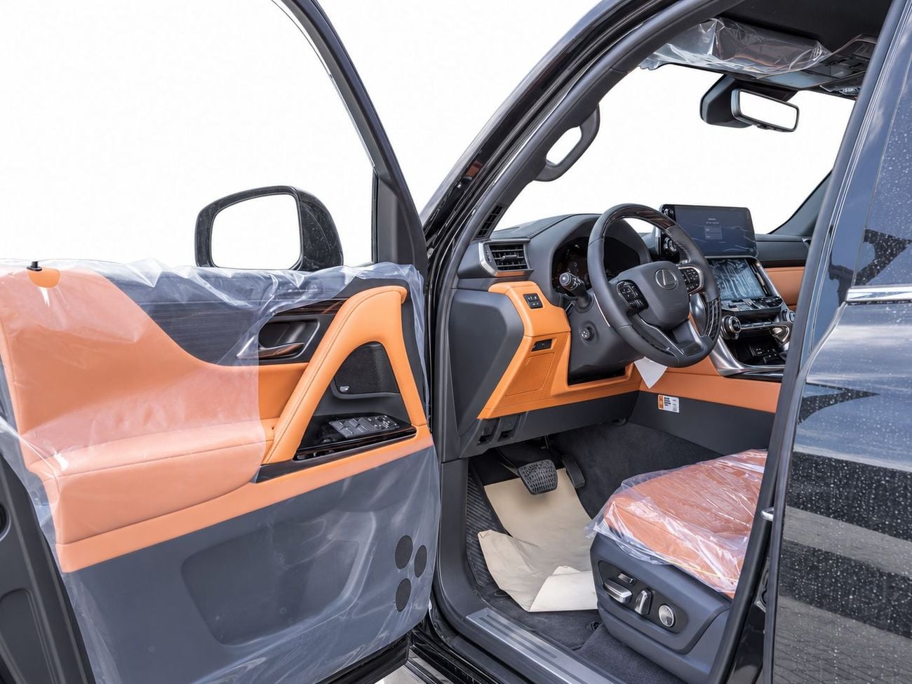 لكزس LX 700h VIP ECTAV0007 - لكزس LX700h VIP موديل 2026 - محرك هجين 3.5 لتر، ناقل حركة أوتوماتيكي - لون رمادي مع مقصو