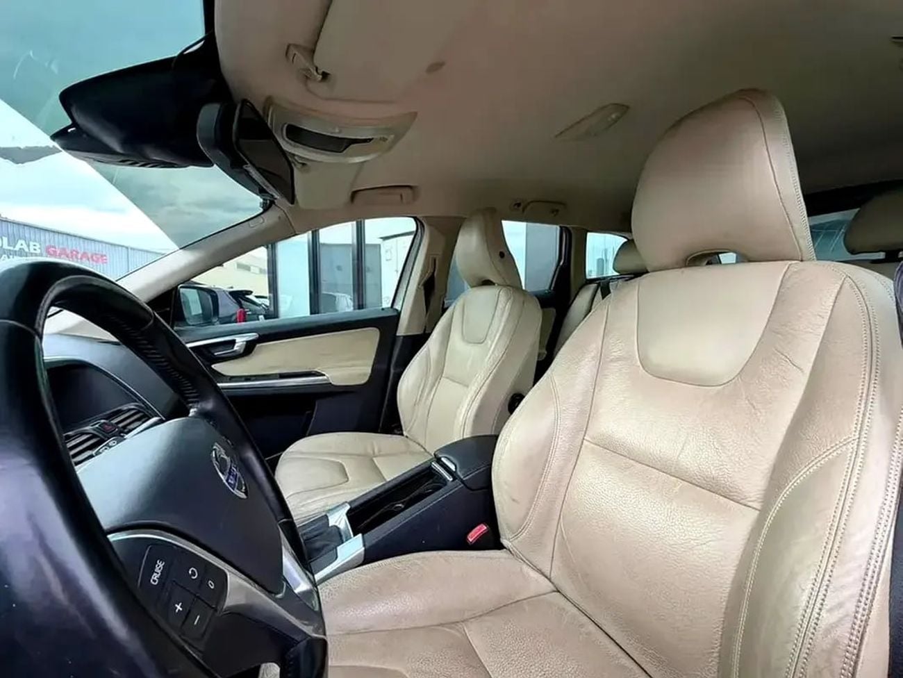 Volvo XC60 GCC Specs - Reliable Luxury SUV in Excellent Condition