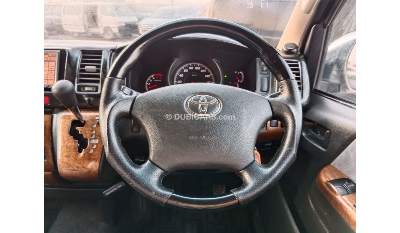 Toyota Hiace TOYOTA HIACE VAN RIGHT HAND DRIVE (PM1617)