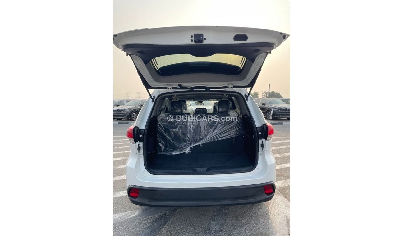 Toyota Highlander 2019 Toyota Highlander LE+ 3.5L V6 4x4 - /