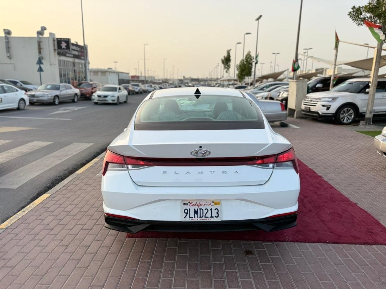 Hyundai Elantra COMFORT VERY CLEAN CAR LOW MILEAGE