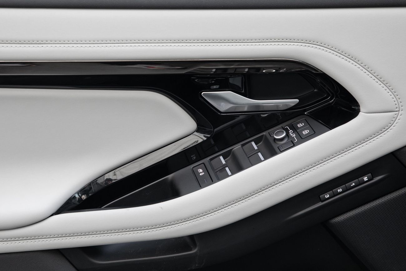 لاند روفر رانج روفر إيفوك Evoque SE P250 R-Dynamic | 3,721 P.M | 0% Downpayment | EVOQUE SE P250 R DYNAMIC!