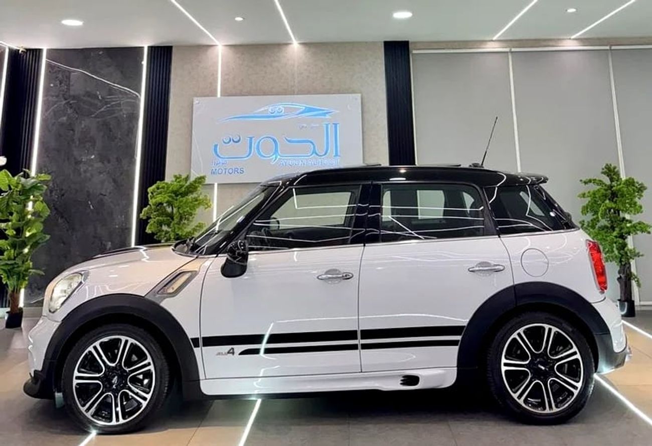 Mini Countryman John Cooper Works 1.6L UNIQUE JOINS COOPER WORKS || ACCIDENT FREE || GCC || PANORAMIC ROOF