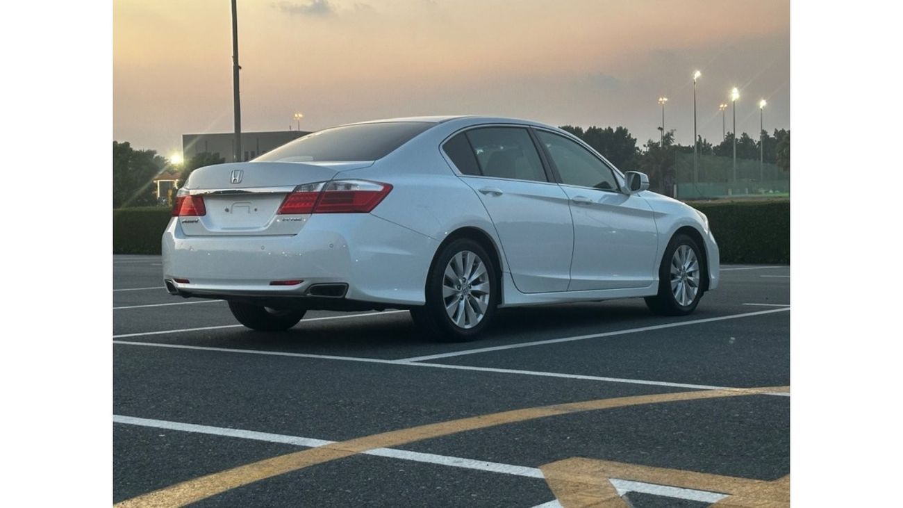 هوندا أكورد LX موديل 2016 خليجي فل مواصفات فتحه حاله ممتازه من الدآخل والخارج مالك واحد من الوكاله بدون اي مشاكل