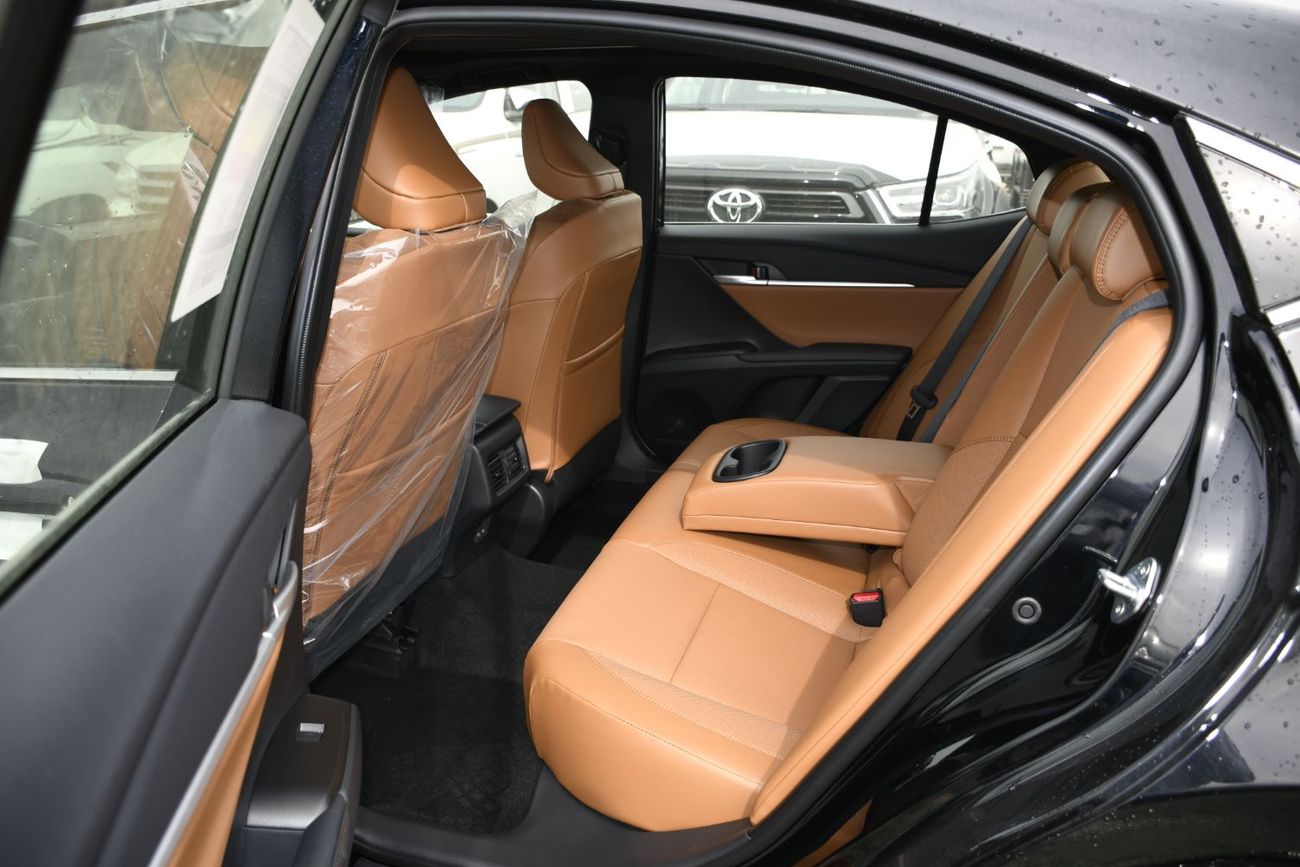 Toyota Camry 2.5L V4 GLE  petrol With panoramic