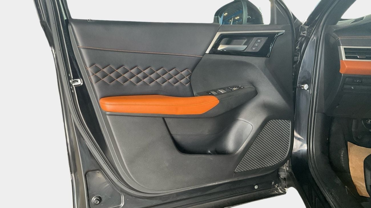 ميتسوبيشي آوتلاندر 2.5 GLX AUTO 4WD 7SEAT PREMIUM LAUNCH ED | شامل الضمان | 0 ﺪﻔﻋﺓ ﺃﻮﻟﻯ