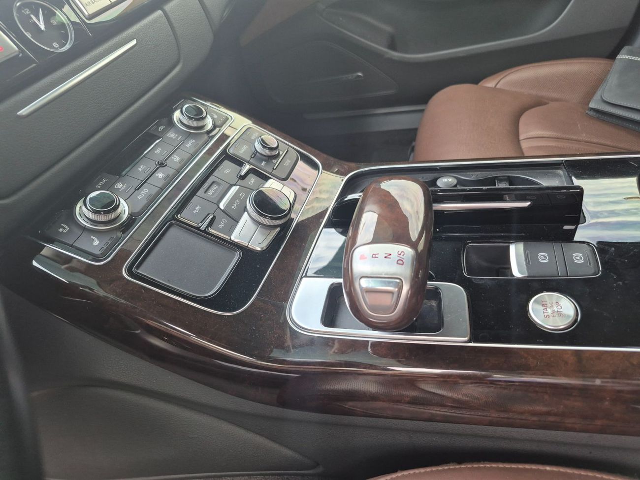 Audi A8 TFSI quattro 3.0L