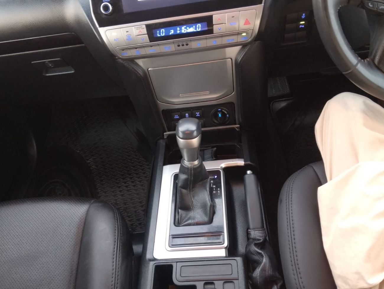 Toyota Prado Toyota prado 2021 2.8 Diesel engine Colour Grey push start Transmission Automatic Interior.Black Sun