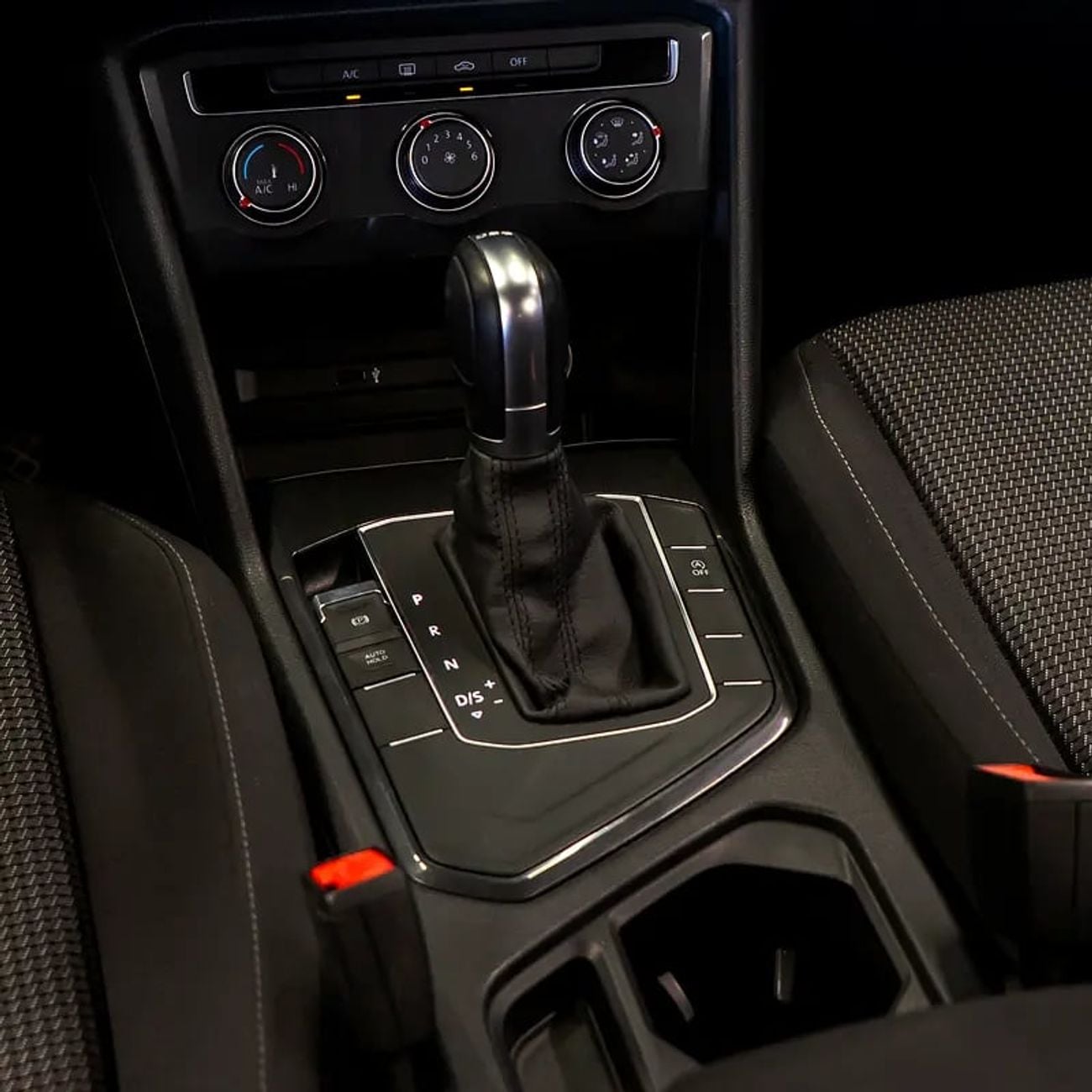 فولكس واجن تيجوان SE 2.0L 1,118 pm • 0% Downpayment • SE • 1 Year Warranty