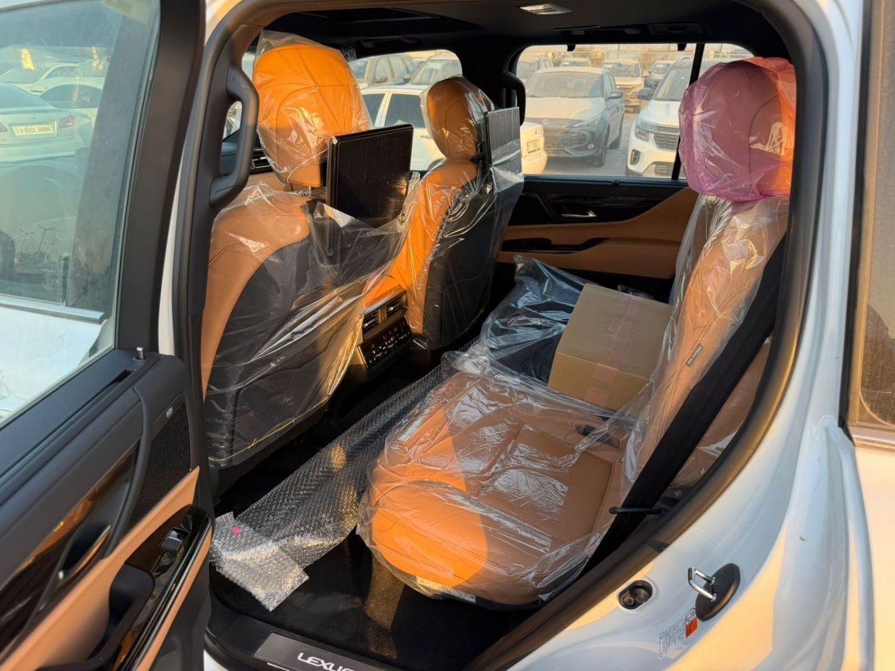 Lexus LX600 Lexus LX600 Urban 3.5TT 2025 10 speaker with soft doors