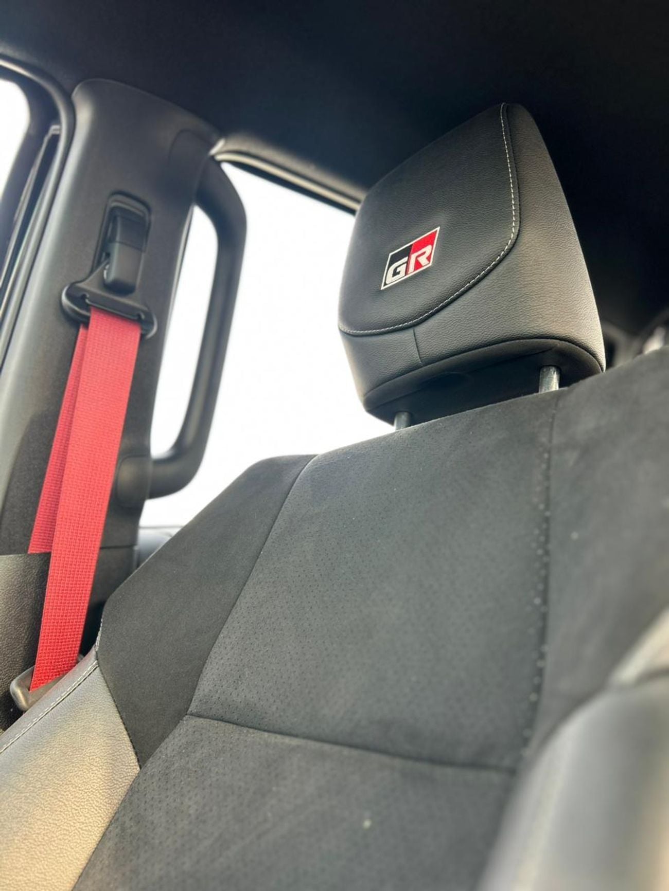 تويوتا هيلوكس Toyota Hilux Toyota Hilux GR Sport 4.0L