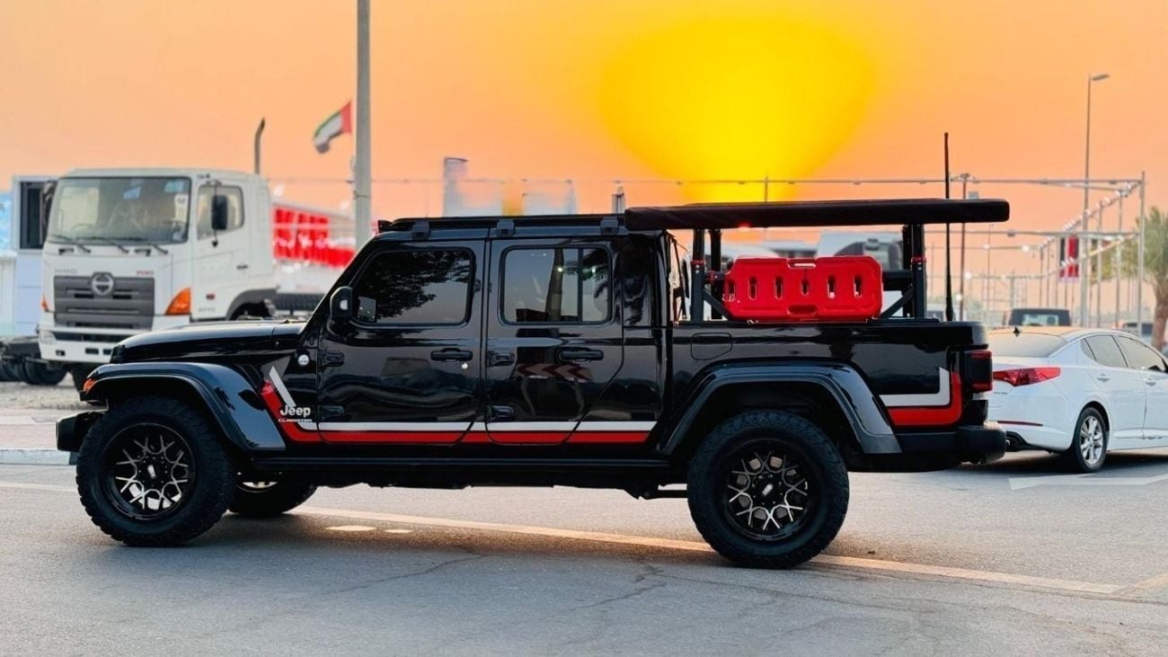 جيب جلادياتور -