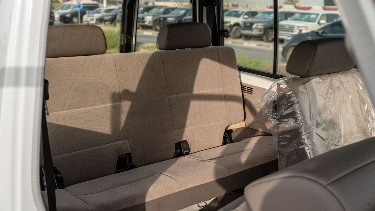 تويوتا لاند كروزر 70 LC76 HT VXR 2025 Toyota Land Cruiser LC71 4.0L AT Petrol (White-Beige) Mid Option