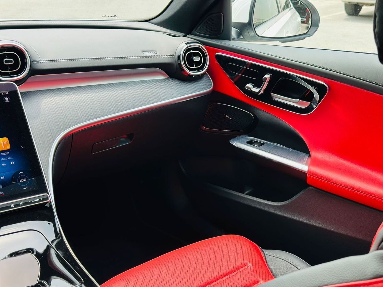 Mercedes-Benz C 200 MERCEDES C200L 2025 V4 1.5L TURBO