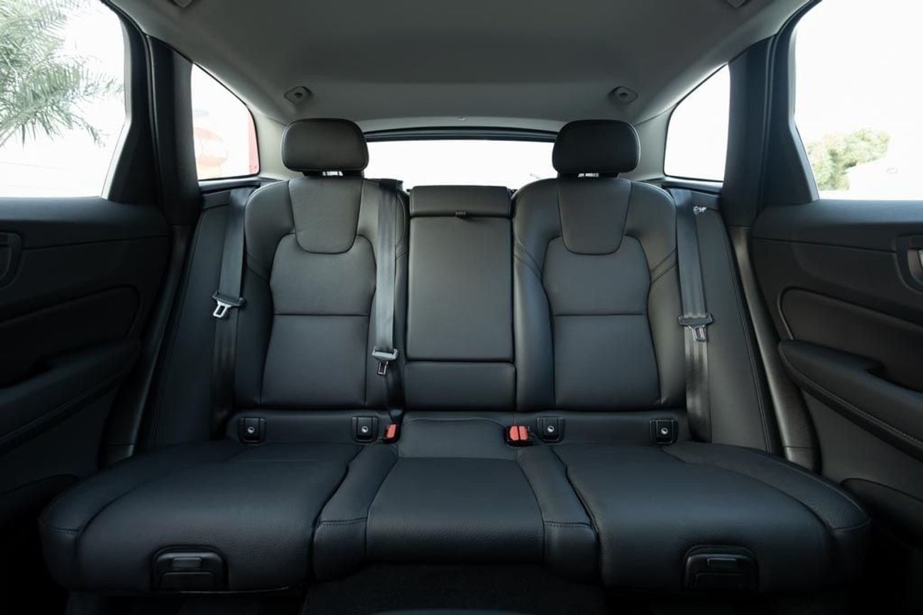 Volvo XC60 Volvo XC60 B5 Core 2024 GCC under Agency Warranty with Flexible Down-Payment.