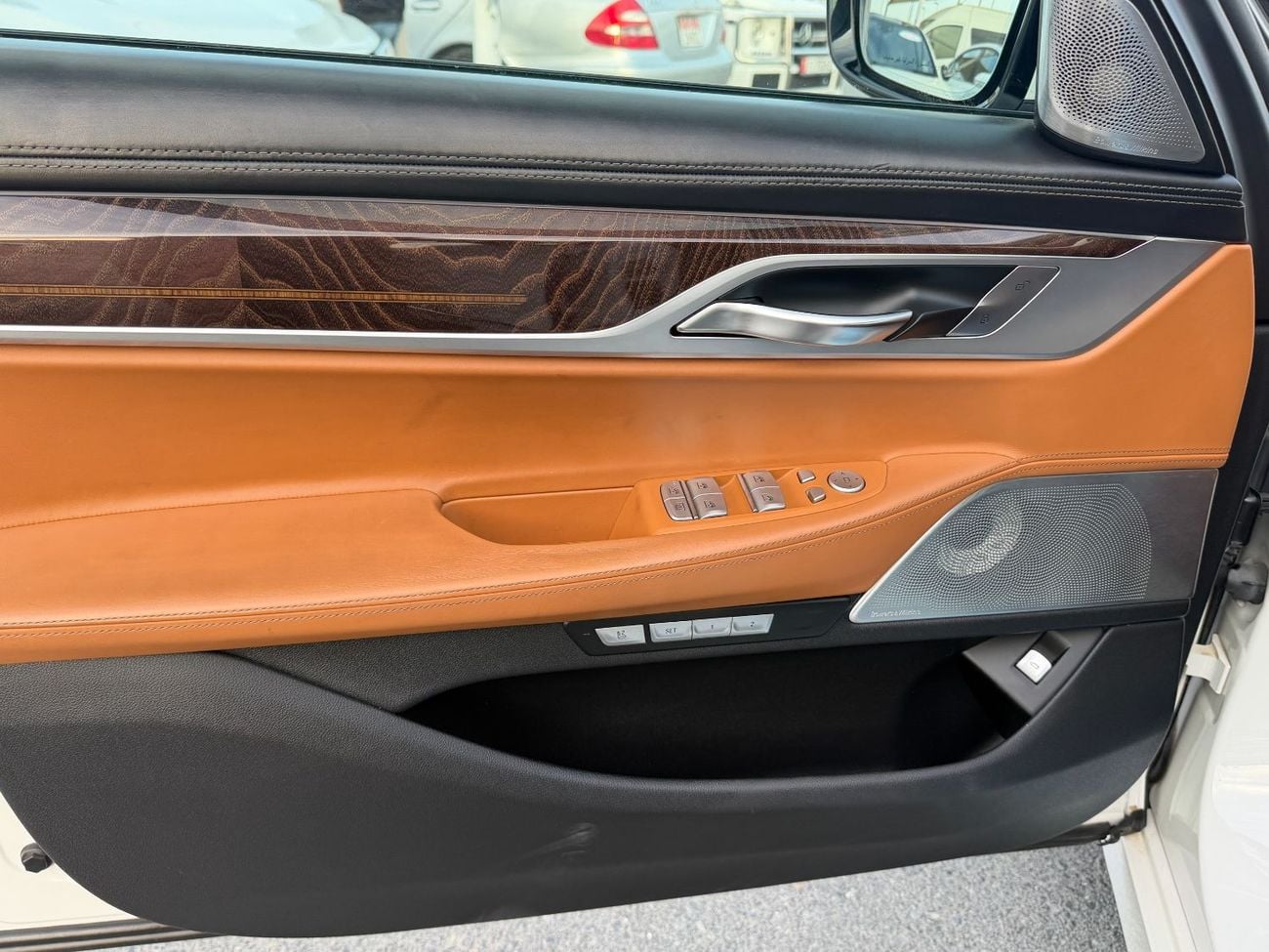 بي أم دبليو 750Li xDrive Executive 4.4L