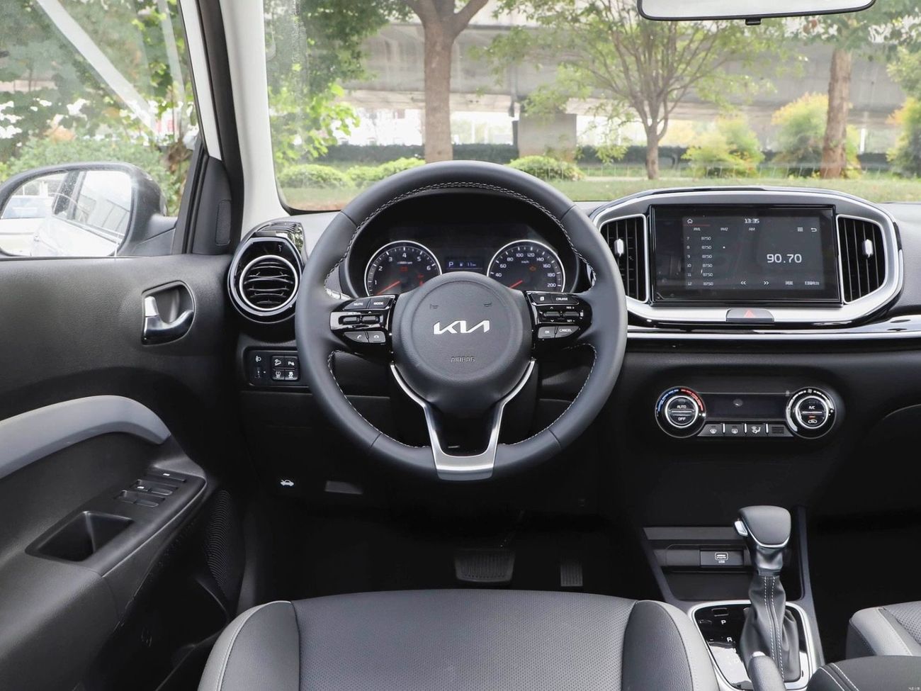 Kia KX1 Kia kX1 / Chinese / white / 0km