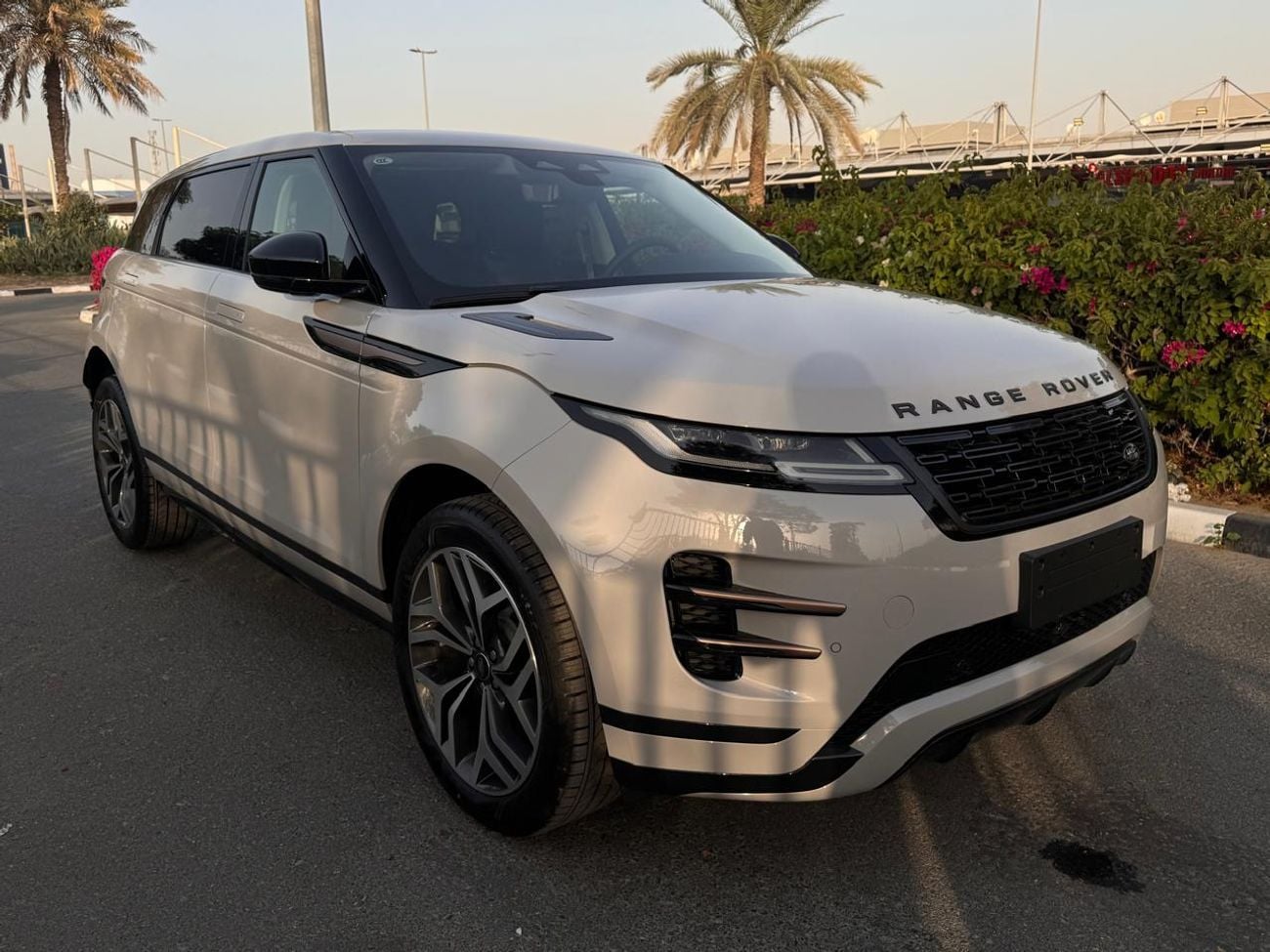 لاند روفر رانج روفر إيفوك P200 R-Dynamic SE 2.0L