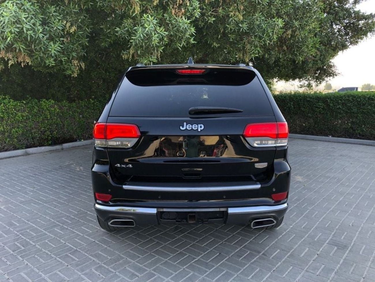 Jeep Grand Cherokee Summit 5.7L (360 HP)