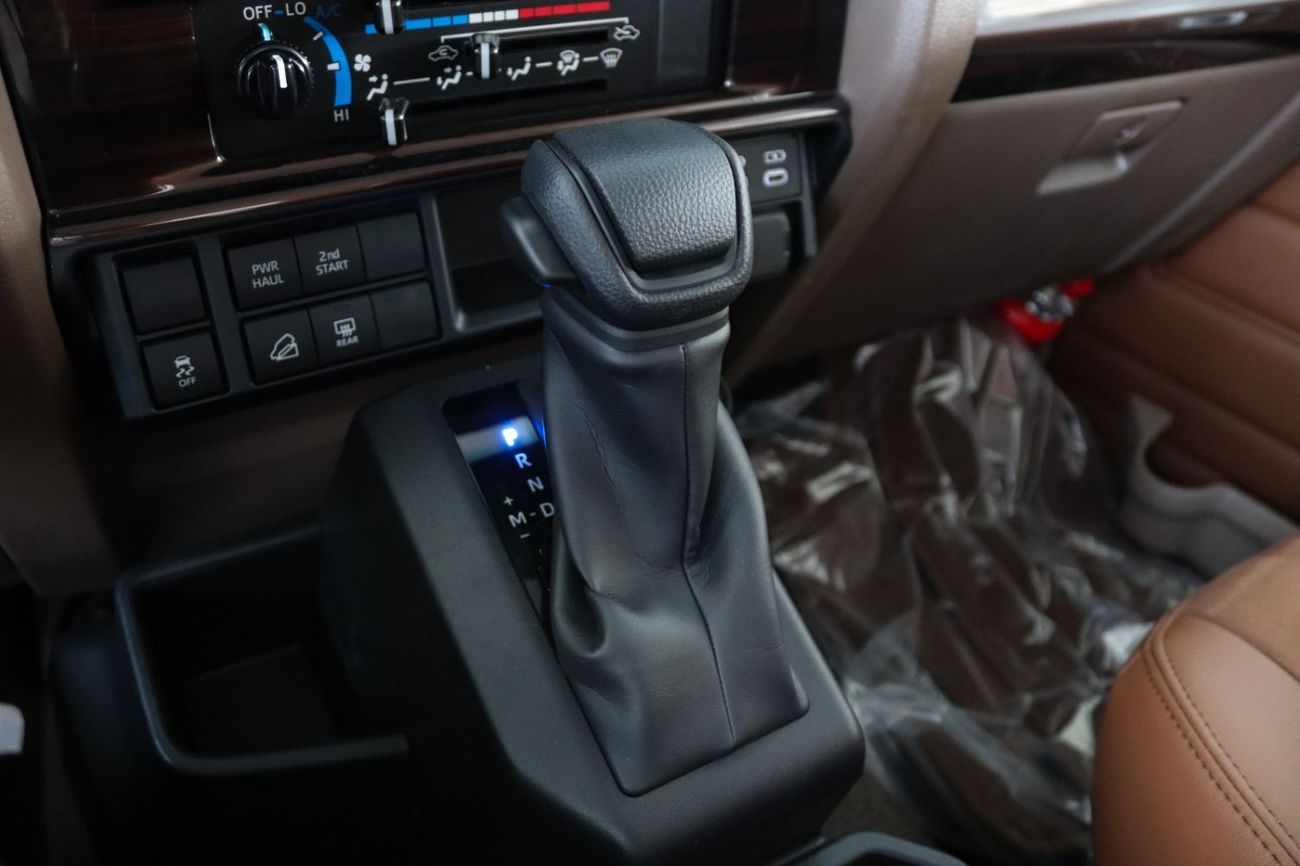 Toyota Land Cruiser 2025 LAND CRUISER GRJ 71 4.0 V6 AT FULL  **EXPORT ONLY**التصدير فقط خارج الخليج**