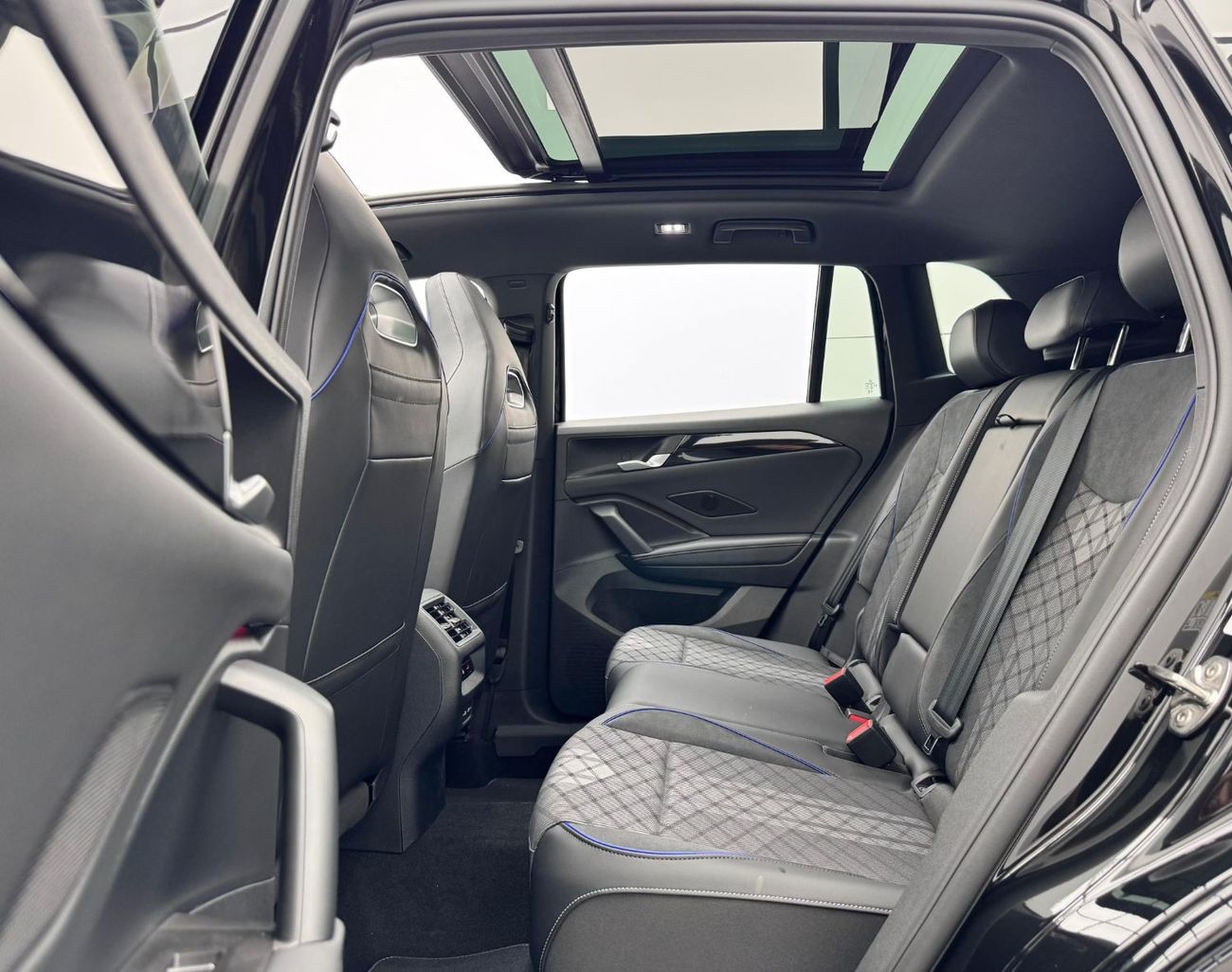 Volkswagen Tiguan Trend 1.4L 2025 Volkswagen Tiguan R-Line 1.4 TSI, 2028 Agency Warranty & Service, Agency FSH, GCC