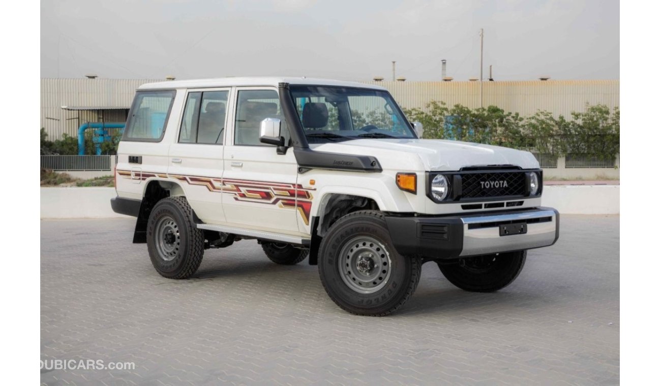 تويوتا لاند كروزر تويوتا LC 76 4.5 TD E MT 2024 - ابيض من الداخل بلوط