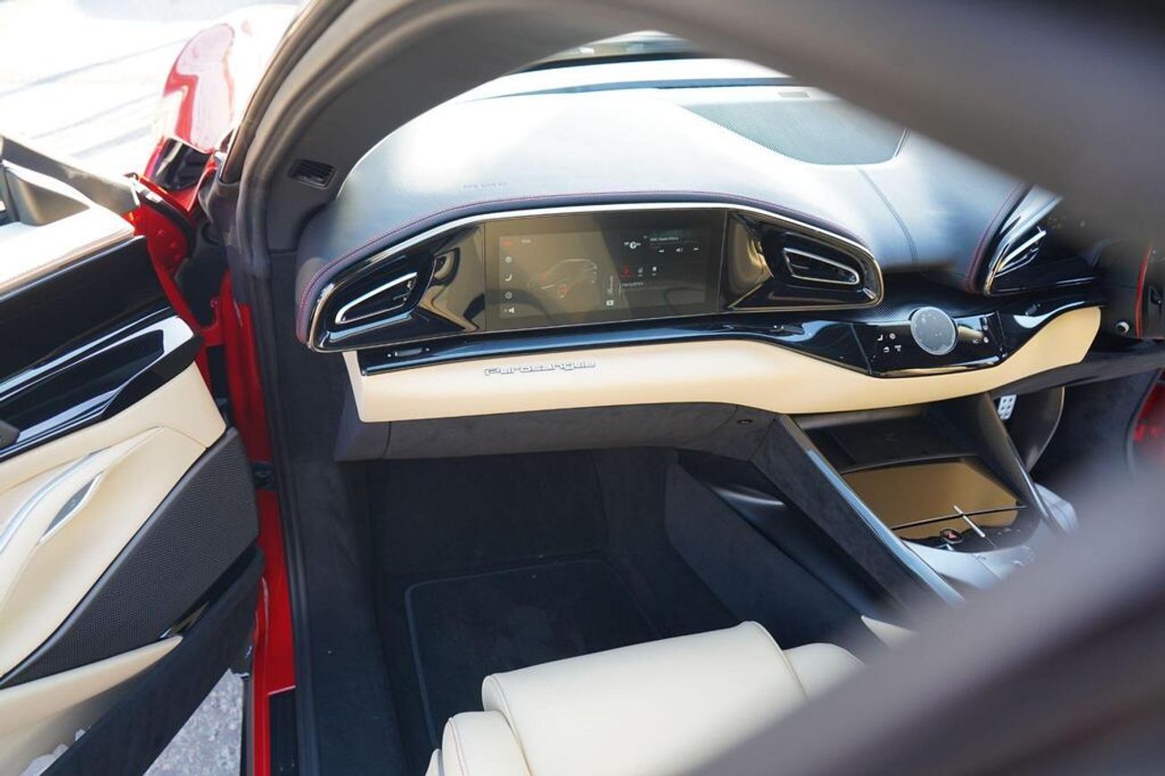 فيراري بوروسانجوي 6.5 V12 F1 DCT 4WD Euro 6 (s/s) 4dr (EXPORT ONLY) RIGHT HAND DRIVE