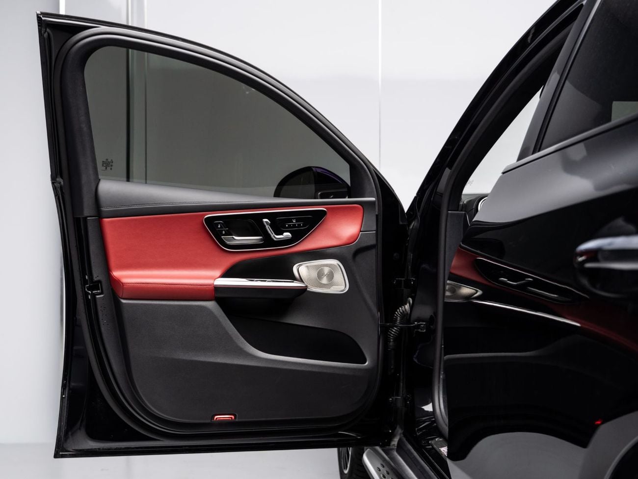 Mercedes Benz GLC200 PREMIUM PLUS BUY NOW, PAY 2027 | THE BLACKLINE STANDARD | Mercedes Warranty + Service Contract, GCC