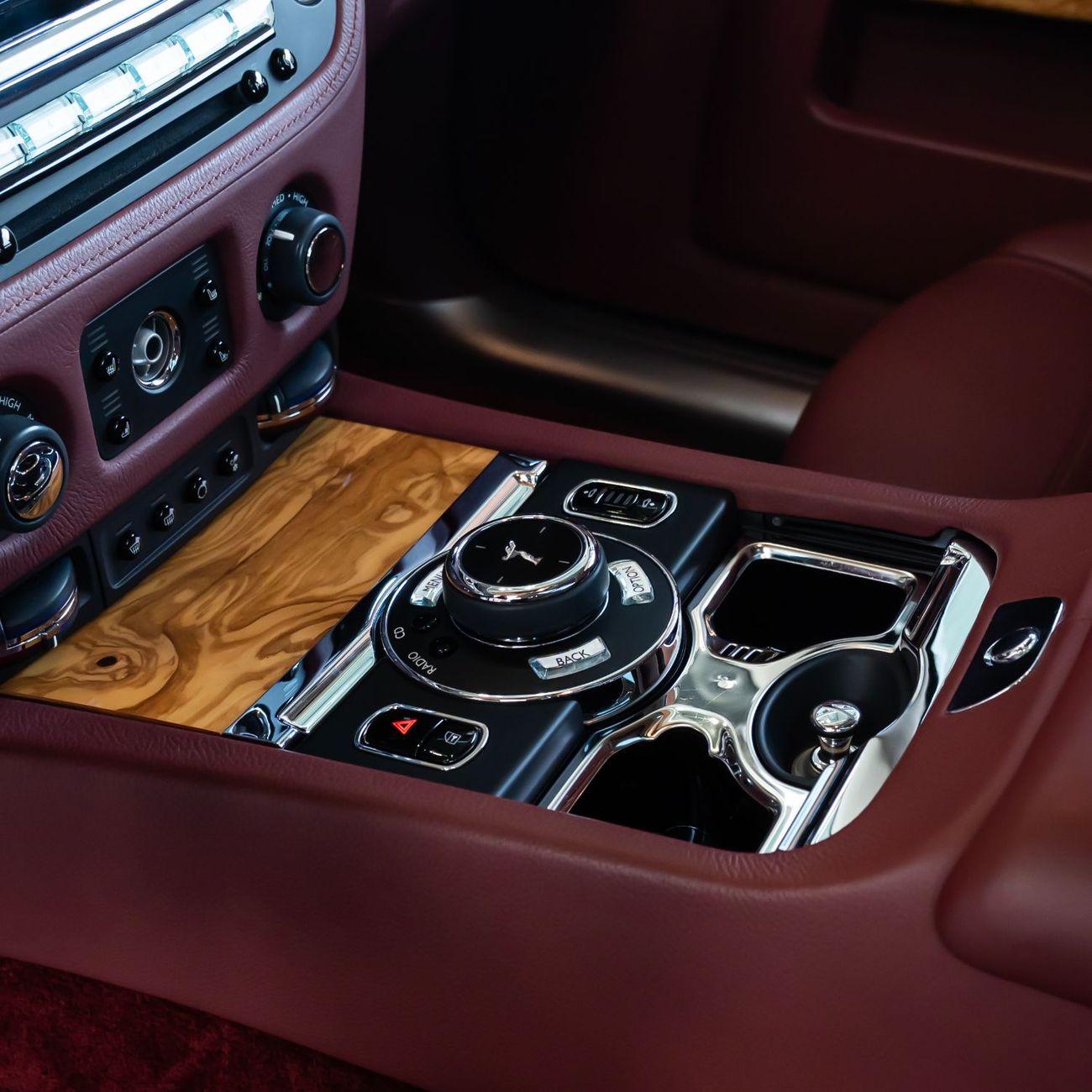 رولز رويس جوست 2015 ROLLS ROYCE GHOST GCC DONE ONLY 48,000KM