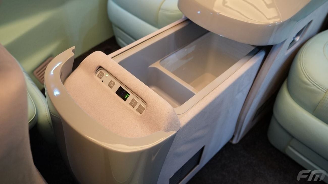 Mercedes-Benz V 300 VIP BUSINESS VAN –  FULL LUXURY OPTION | BRAND NEW | GCC | 2025