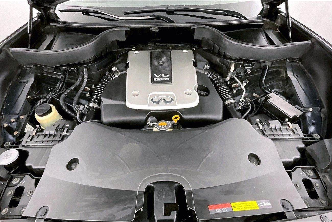 Infiniti QX70 Luxury / Luxe Sensory