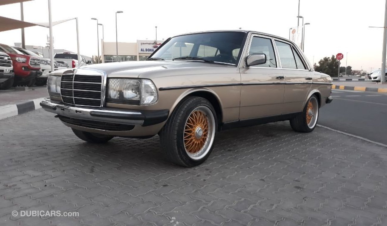 مرسيدس بنز 230 1984 Mercedes Full options with sunroof A.C. Manuel Gear