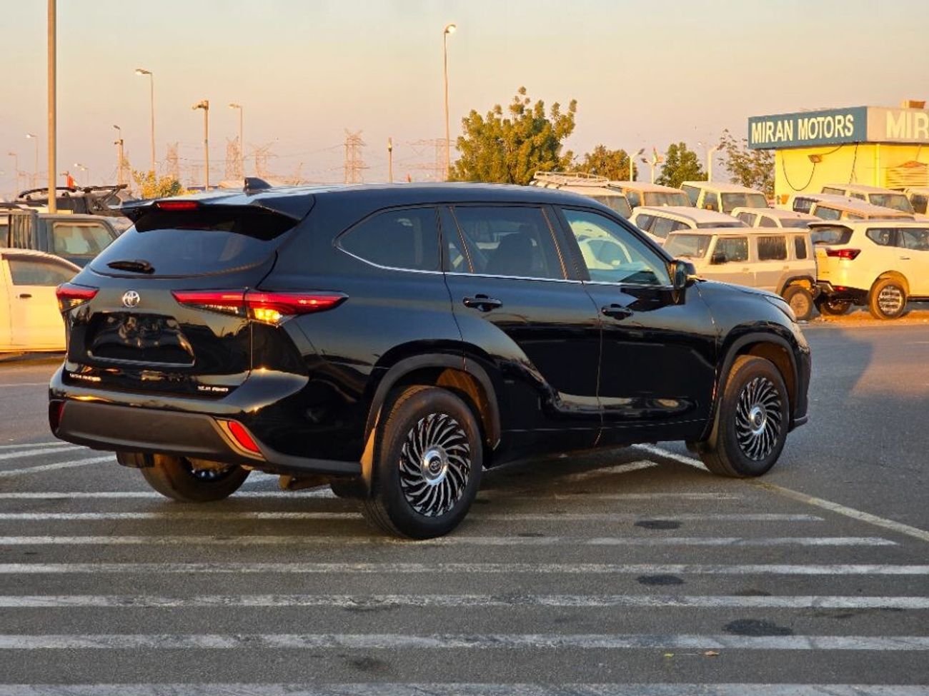 Toyota Highlander 2023 Model 2.4cc engine Sunroof, 4x4 and 7 seater