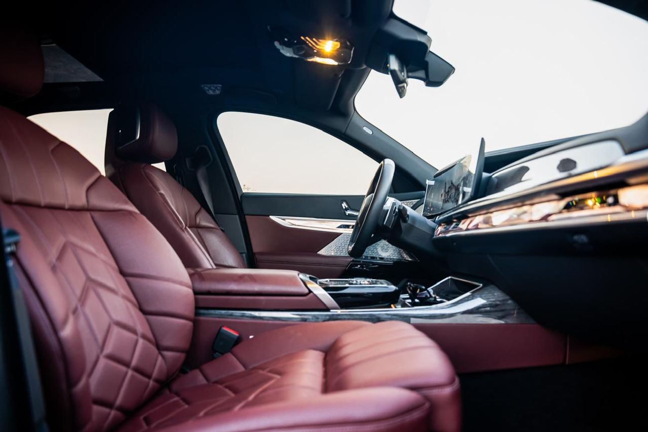 BMW 740i | M Sport Package | GCC Specs | Dealer Warranty & Service Contract till Dec 2027