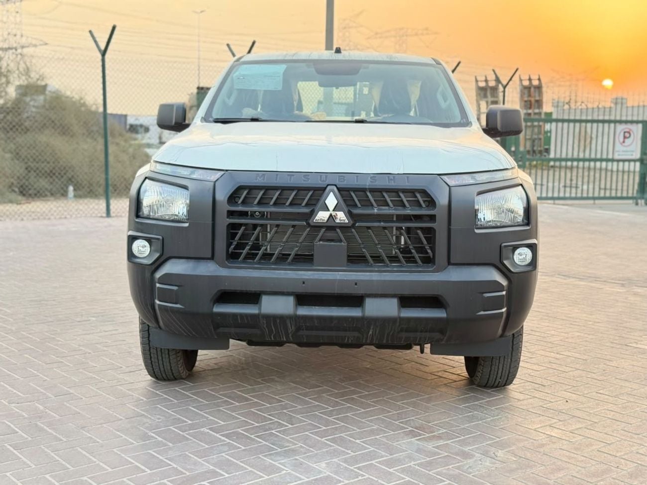 ميتسوبيشي L200 2.4 Petrol manual ميتسوبيشي L200 2.4 لتر بنزين ناقل حركة يدوي 2027