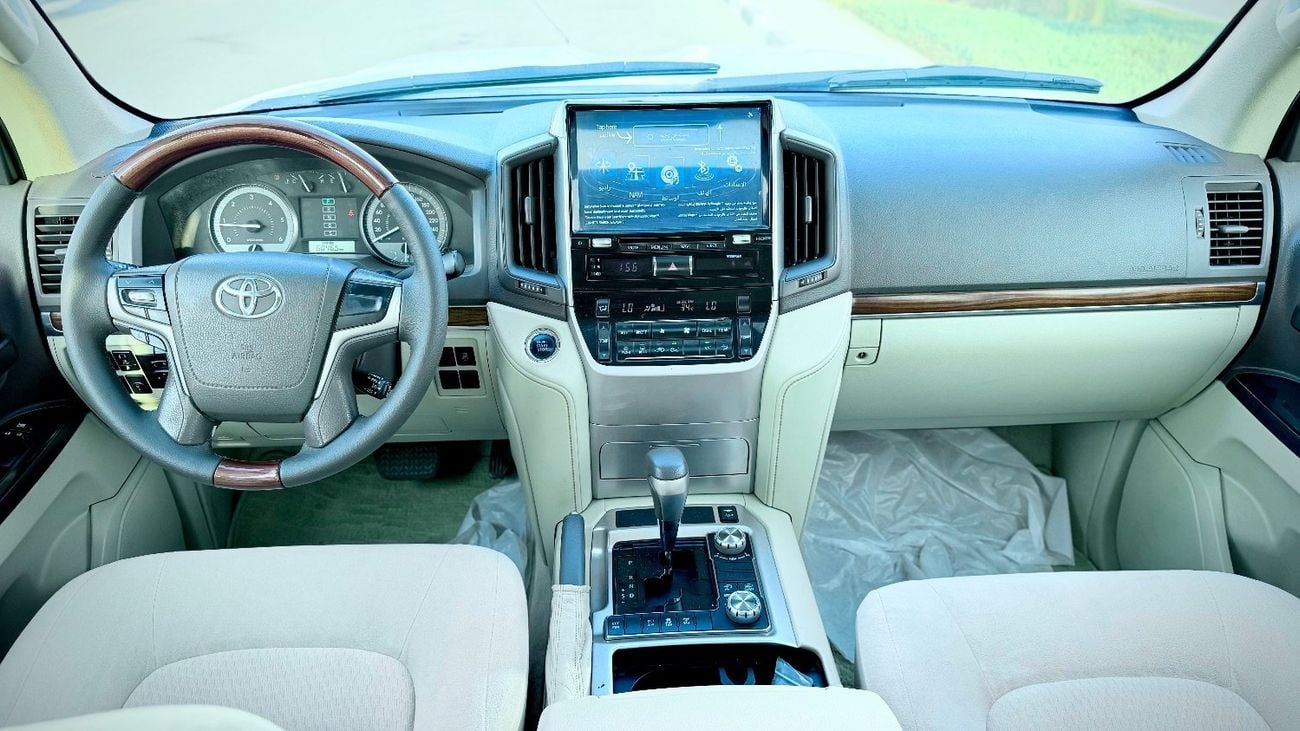 Toyota Land Cruiser 2018 Model GXR Diesel Engine V8 Full Option Very Clean and Perfect Condition