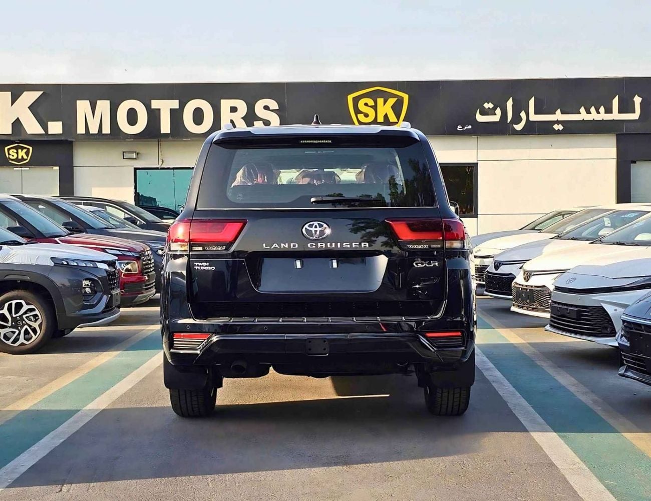 تويوتا لاند كروزر GXR || 3.5L PETROL V6 / SMALL DVD / BIG BUMPER / 2 PWR SEAT + LEATHER / SUNROOF / CHROME CLADDING /