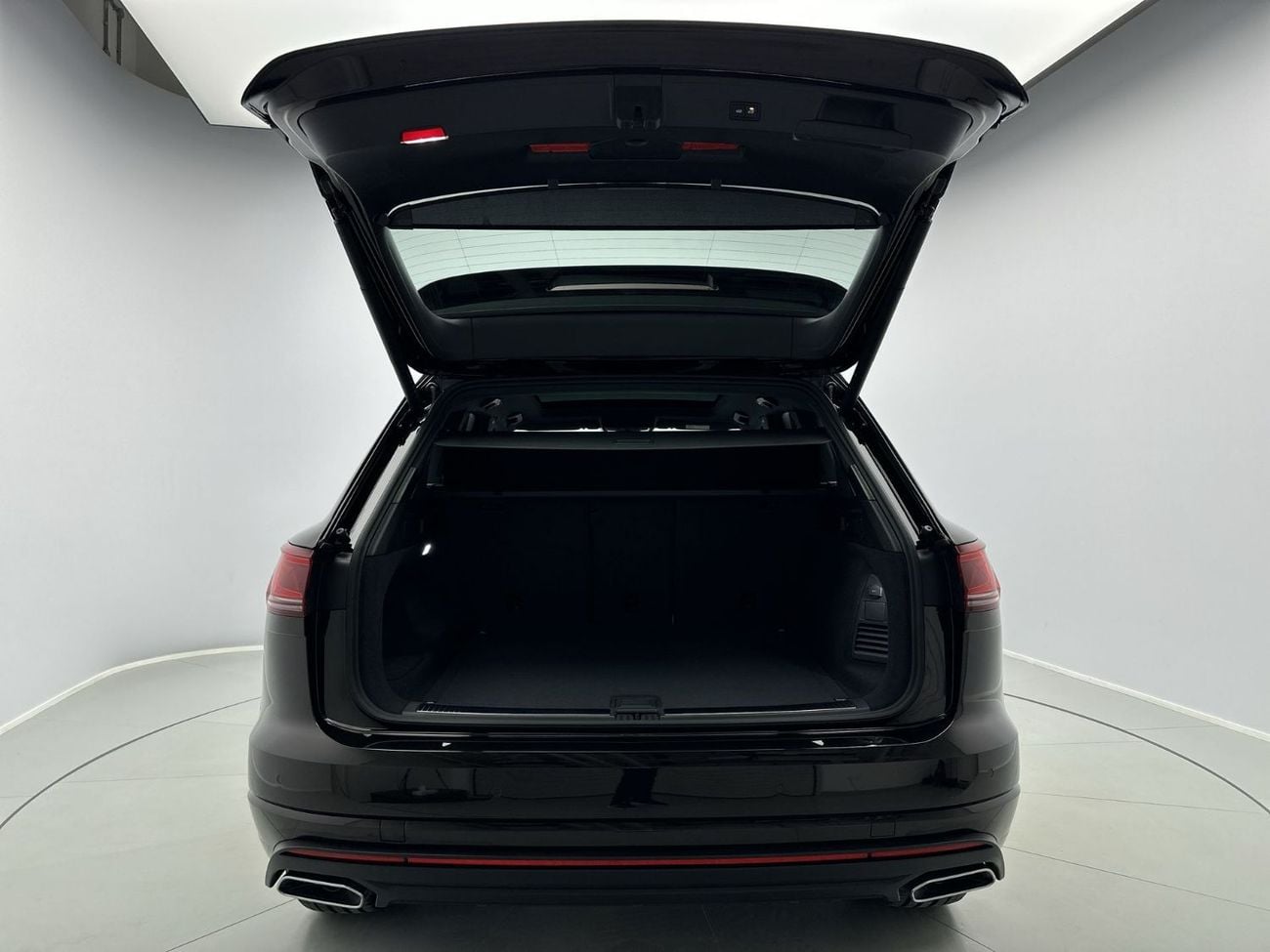 فولكس واجن طوارق 3L | VW Certified | Ventilated Front Seats, V6 4MOTION & Smart Driving Pack