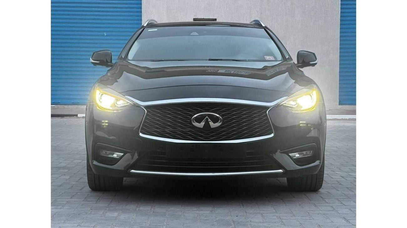Infiniti Q30 Premium