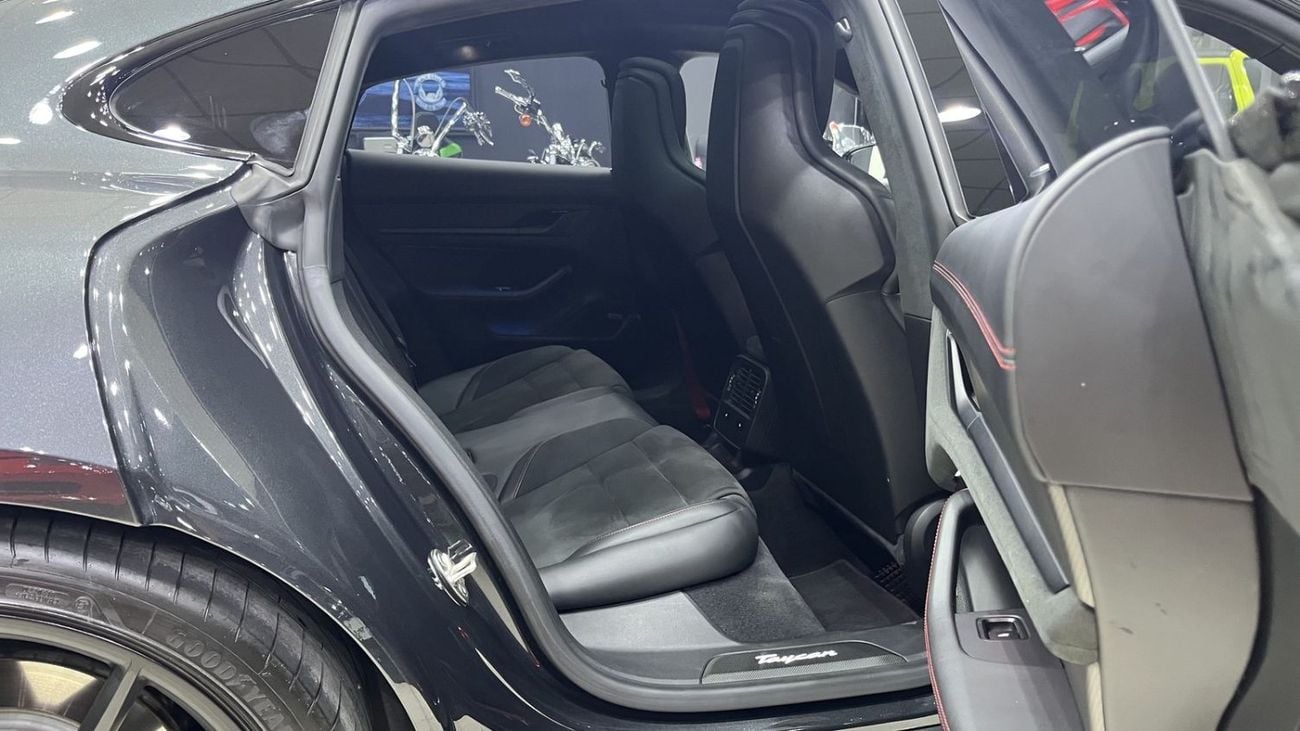 بورش تايكان Porsche Taycan GTS 2022