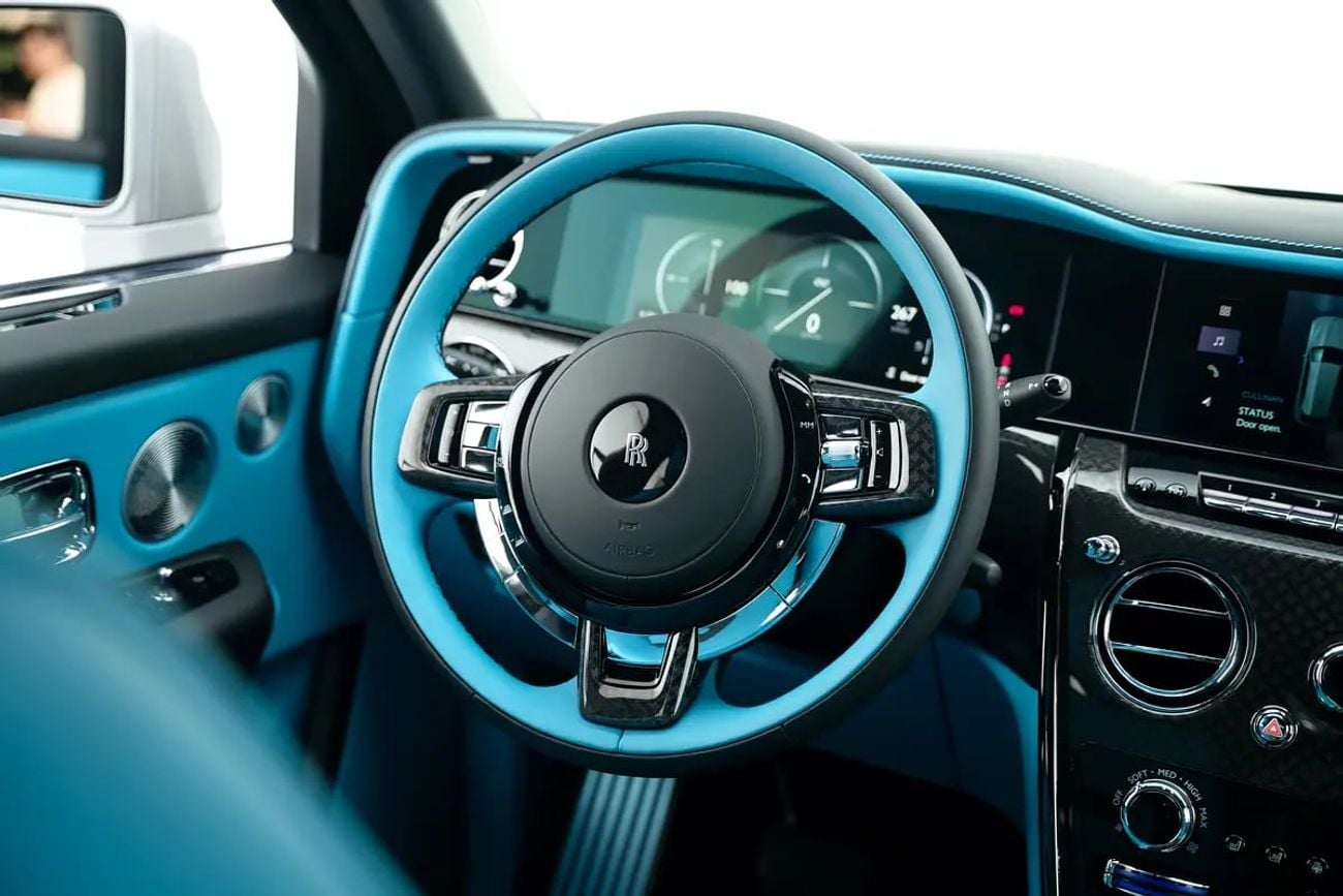 Rolls-Royce Cullinan BLACK BADGE WITH WARRANTY AND SERVICE CONTRACT