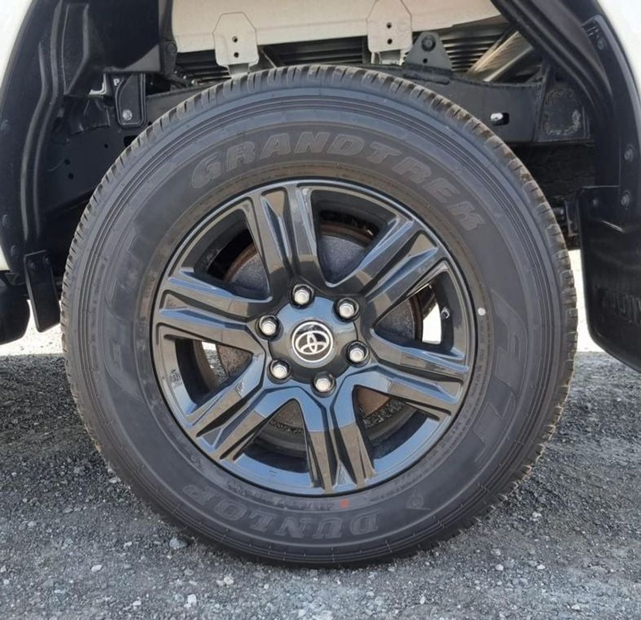 Toyota Hilux TOYOTA HILUX 2.4 DSL AUTOMATIC WITH PUSH START 2025 MODEL