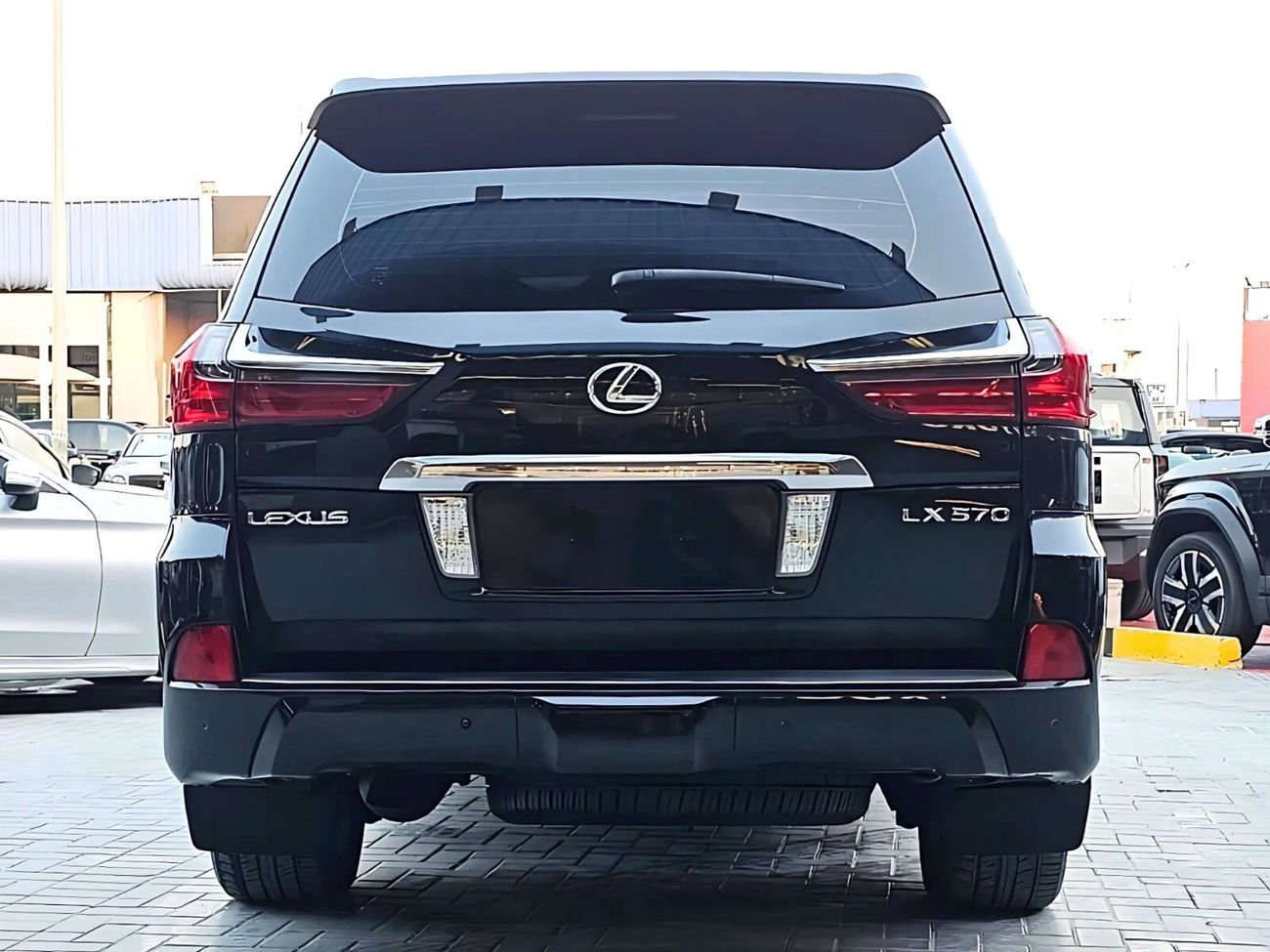 Lexus LX 570 GCC/ FULL OPTION / RADAR / ZAFRAN INTERIOR/LOW MILEAGE/ EXPORT ONLY / LOT#25091